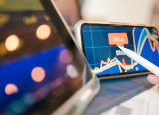 Analyse de Bitcoin, Ethereum et des options forex par un trader multimarchés