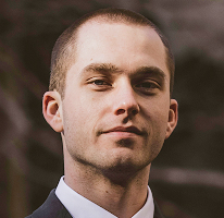 Analyste en trading crypto, Thomas Whitfield, portrait.